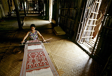 Ikat weaving at an Iban Longhouse, Sarawak, Malaysia, Southeast Asia, Asia