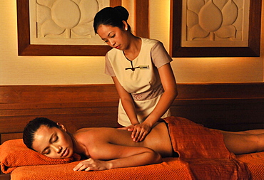 Hilot treatment, an ancient Filipino art of healing, at the Chi Spa at Shangri La Boracay Resort and Spa in Boracay, Philippines, Southeast Asia, Asioa