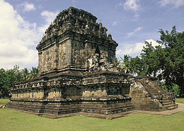 Candi Mendut, built around 800AD, in town of Muntilan, Magelang District, Yogyakarta, Java, Indonesia, Southeast Asia, Asia
