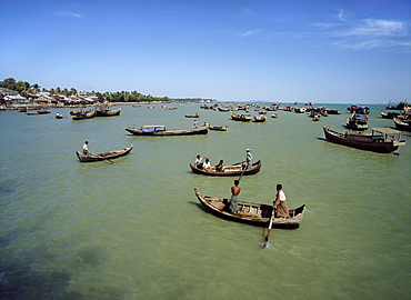 The harbour at the mouth of Kaladan River, Sittwe, capital of Arakan State, Myanmar (Burma), Asia