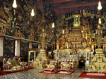 Interior of the Chapel of the Emerald Buddha (Wat Phra Kaew), Royal Palace, Bangkok, Thailand, Southeast Asia, Asia