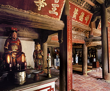 Statue of Confucius in the Great Hall of Ceremonies in a Taoist temple, Hanoi, Vietnam, Indochina, Southeast Asia, Asia