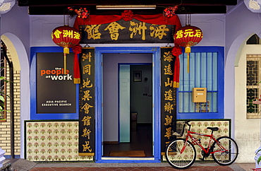 Facade of a shophouse in Chinatown, Singapore, Southeast Asia, Asia