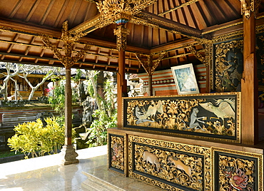 Bedroom pavilion in a rich Balinese home, Ubud, Bali, Indonesia, Southeast Asia, Asia