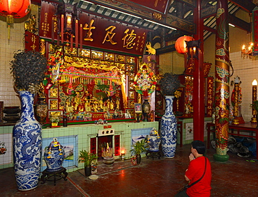 Leng Bua La Shrine, the oldest Chinese temple in Bangkok, Chinatown, Bangkok, Thailand, Southeast Asia, Asia