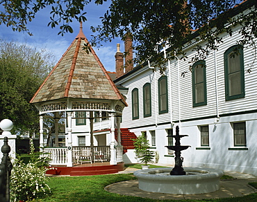 Fountain, gazebo and traditional house on Esplanade Avenue in the French Quarter of New Orleans, Louisiana, United States of America, North America