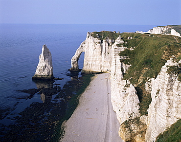 White chalk cliffs, Etretat, Cote d'Albatre (Alabaster Coast), Haute Normandie (Normandy), France, Europe