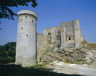 Tower and keep of the castle at Falaise, birthplace of William the Conqueror, Basse Normandie (Normandy), France, Europe