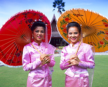 Girls dressed in traditional costume, Rose Garden, Bangkok, Thailand, Southeast Asia, Asia