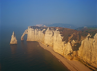 The cliffs and rock arch of the Falaise d'Aval, at Etretat in Seine Maritime, in Haute Normandie, France, Europe