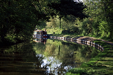 The National Trust section at Lapworth Locks of the canal, Stratford-upon-Avon, Warwickshire, England, United Kingdom, Europe