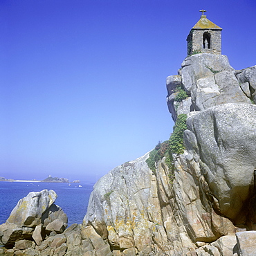 Christian chapel, Notre Dame de Port Blanc, on rocks on coast, Cote de Granit Rose (Cotes d'Armor) (Pink Granite Coast), Brittany, France, Europe