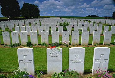 First World War British Cemetery, Valley of the Somme near Mons, Nord-Picardie, France, Europe