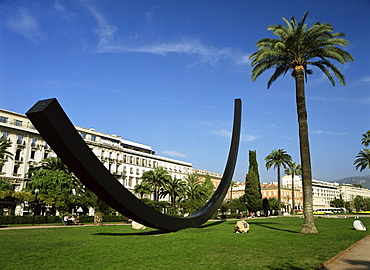 Modern sculpture, Jardin Albert 1er, Nice, Alpes-Maritimes, French Riviera, Cote d'Azur, Provence, France, Europe