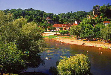 River Dordogne, Limeuil, Aquitaine, France