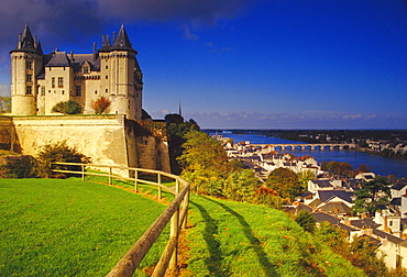 River Loire, Saumur Chateau and Pont Cessart, Saumur, Maine-et-Loire, Loire Valley, France, Europe