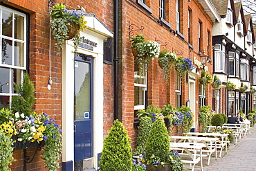 Pub and houses, Marlow, Buckinghamshire, England, United Kingdom, Europe