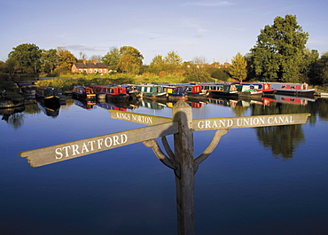 Signpost at the junction of the Stratford and Grand Union Canals, Kingswood Junction, Lapworth, Warwickshire, Midlands, England, United Kingdom, Europe