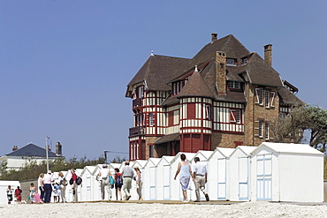 Holidaymakers walking along planche (boardwalk) on beach in the holiday resort of Le Crotoy, Baie de Somme, Picardy, France, Europe