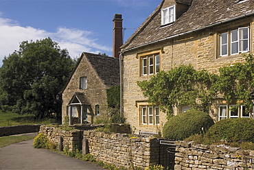 Stone cottages, Lower Slaughter, The Cotswolds, Gloucestershire, England, United Kingdom, Europe