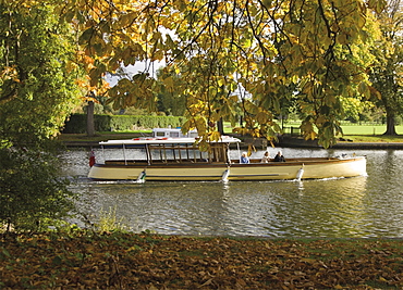 Boat trip on the River Avon, Stratford upon Avon, Warwickshire, England, United Kingdom, Europe