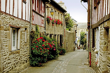 Narrow street with half timbered houses, Treguier, Cote de Granit Rose, Cotes d'Armor, Brittany, France, Europe