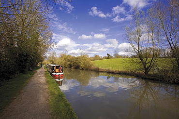 Grand Union Canal, Offchurch Greenway Centenary Way footpath, Radford Semele, Warwickshire, England, United Kingdom, Europe