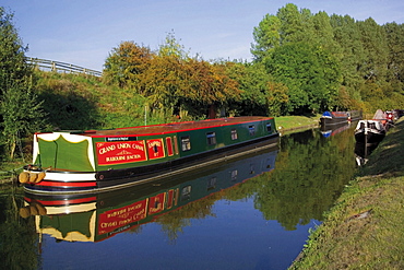 Narrow boats, the Grand Union Canal, Bulbourne, the Chilterns, Buckinghamshire, England, United Kingdom, Europe