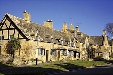 Almshouses, High Street, Broadway, the Cotswolds, Worcestershire, England, United Kingdom, Europe