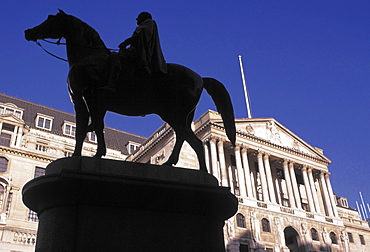 Statue of Duke of Wellington outside Bank of England, City of London, England, United Kingdom, Europe