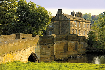 Medieval bridge over the River Wye, Bakewell, Derbyshire, Peak District National Park, England, United Kingdom, Europe