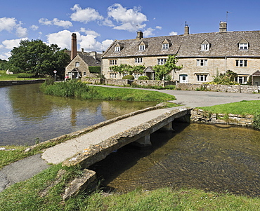 Footbridge over River Eye, Lower Slaughter village, the Cotswolds, Gloucestershire, England, United Kingdom, Europe