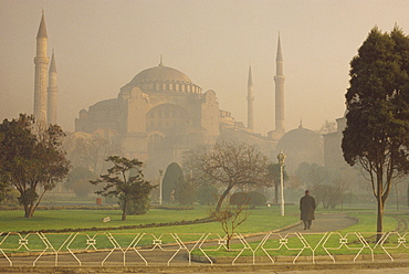 Aghia Sophia Basilica at dusk, UNESCO World Heritage Site, Istanbul, Turkey, Europe