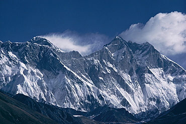 Mount Everest, peak on the left with snow plume, seen over Nuptse ridge, Himalayas, Nepal, Asia