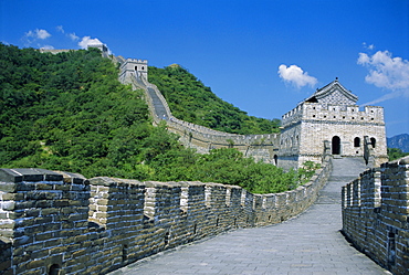 Great Wall, restored section with watchtowers, Mutianyu, near Beijing, China