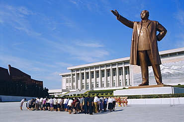 Commune group brought to bow to Great Leader on Grand Monument, Pyongyang, North Korea, Asia