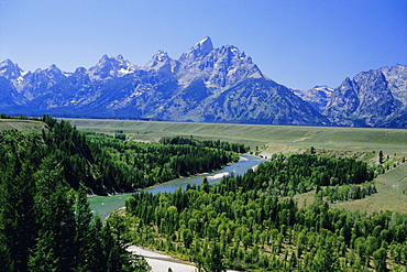 The Snake River cutting through terrace 2000m below summits, Grand Teton National Park, Wyoming, USA, North America