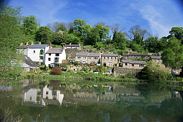 Houses beside the Comford mill pond, Matlock, Derbyshire, England, United Kingdom, Europe