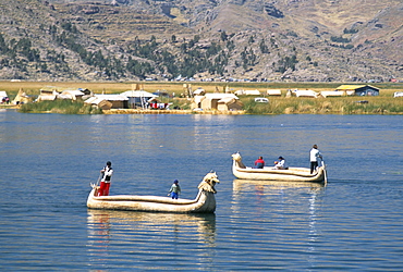 Traditional Uros (Urus) reed boats, Islas Flotantas, reed islands, Lake Titicaca, Peru, South America