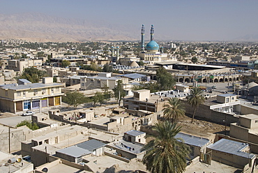 Main mosque and new souk in centre of desert town, Lar city, Fars province, southern Iran, Middle East