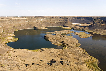 Western part of waterfall scar 120m high and 5km wide created by giant floods when Lake Missoula's ice dam was breached at end of Ice Age, Dry Falls, Grand Coulee, Washington state, United States of America, North America