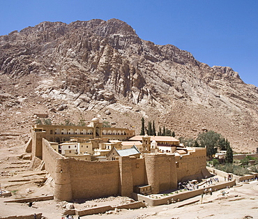 St. Catherine's Monastery, UNESCO World Heritage Site, with shoulder of Mount Sinai behind, Sinai Peninsula Desert, Egypt, North Africa, Africa