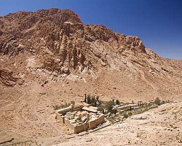 St. Catherine's Monastery, UNESCO World Heritage Site, with shoulder of Mount Sinai behind, Sinai Peninsula Desert, Egypt, North Africa, Africa