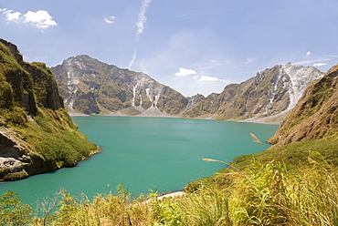 Lake in summit crater formed in 1991 eruption, Pinatubo volcano, northern Luzon, Philippines, Southeast Asia, Asia