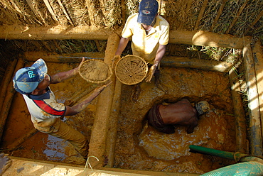 Hand-dug pit to extract sapphires and other gemstones, Ratnapura, southern Sri Lanka, Asia