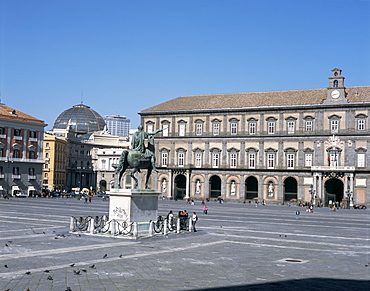 Piazza del Plebiscito, and Palazzo Reale, Naples, Campania, Italy, Europe