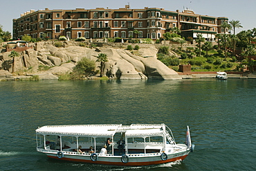 Old Cataract Hotel and River Nile, Aswan, Egypt, North Africa, Africa