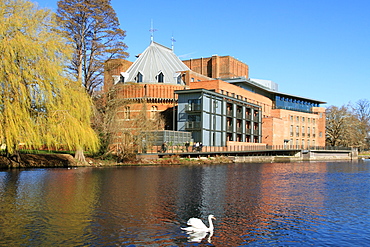 Royal Shakespeare Company Theatre and River Avon, Stratford-upon-Avon, Warwickshire, England, United Kingdom, Europe