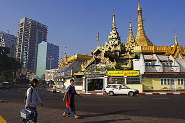 Sule Pagoda, Yangon (Rangoon), Myanmar (Burma), Asia