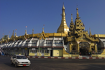 Sule Pagoda, Yangon (Rangoon), Myanmar (Burma), Asia